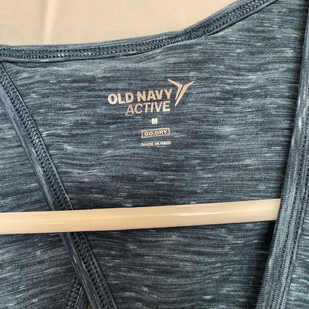 Old Navy/ Active Go-Dry sleeveless workout top - Picture 3 of 6